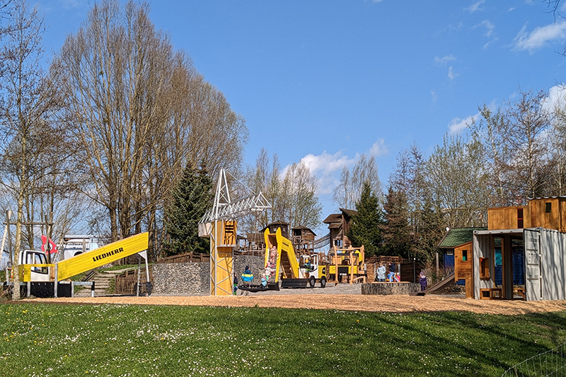 Wie Liebherr auch die Kleinen begeistert: Erlebnisspielplatz eröffnet im Ravensburger Spieleland