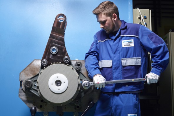 liebherr-a380-gear-rotary-actuator-test