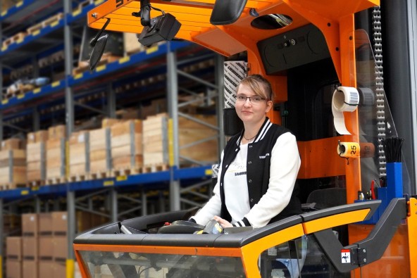 liebherr-careers-schueler-ausbildung-fachkraft-fachkraft-lagerlogistik-2