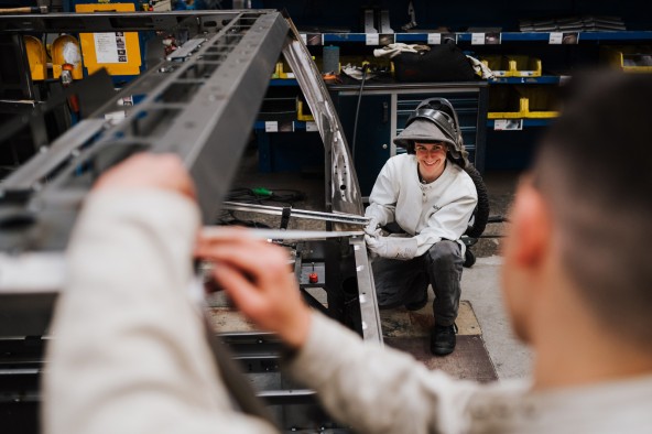 liebherr-careers-schueler-ausbildung-fachkraft-metalltechnik-konstruktionstechnik-1