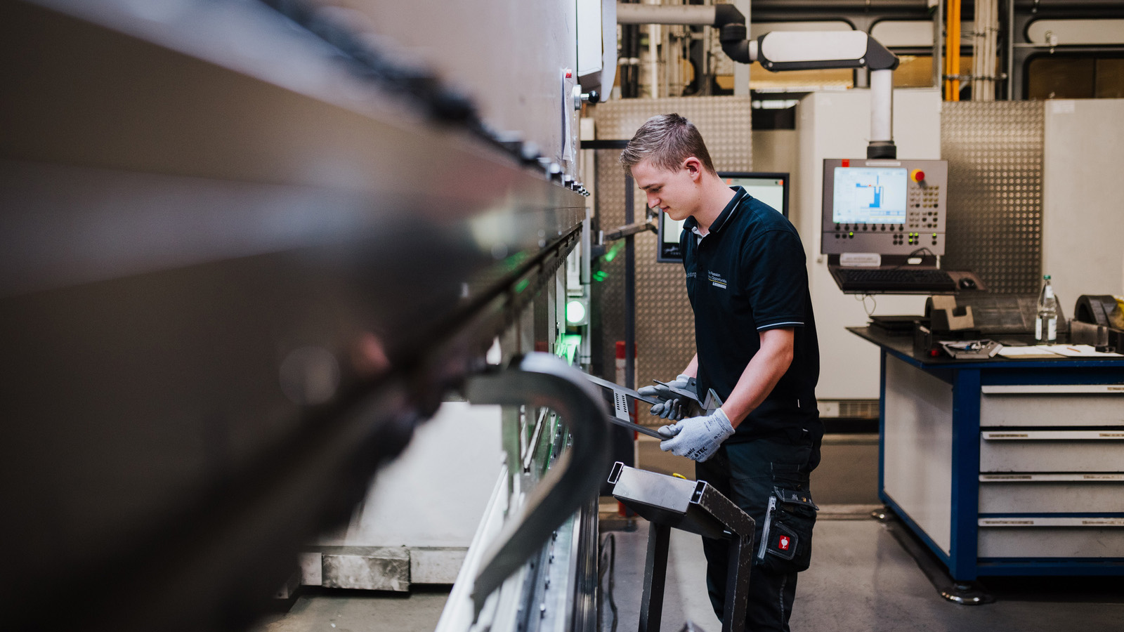 liebherr-careers-schueler-ausbildung-fachkraft-metalltechnik-konstruktionstechnik-4