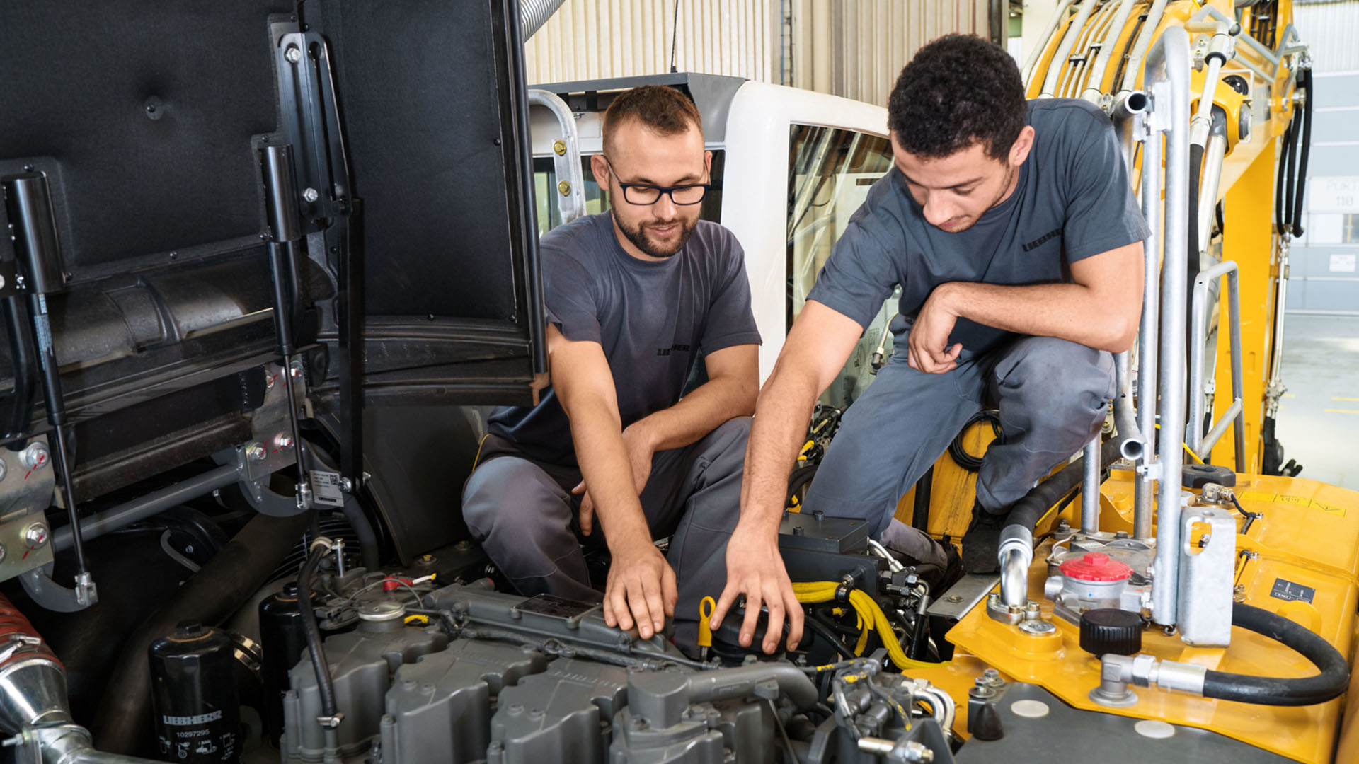 liebherr-careers-schueler-ausbildung-motorisation-stage