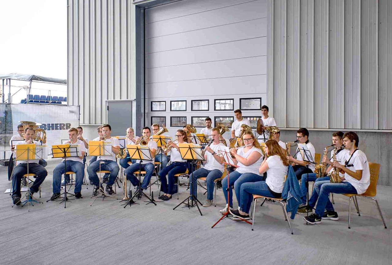 liebherr-careers-bad-schussenried-highlights-azubiband-1920x1300px