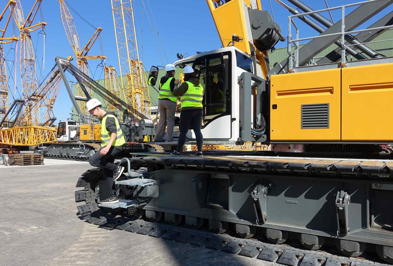 liebherr-ausbildung-highlights-werksbesuch