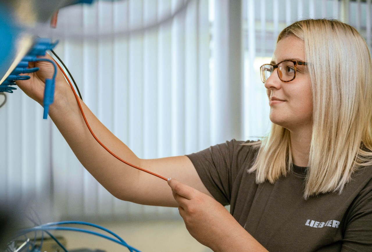 liebherr-careers-ochsenhausen-elektroniker