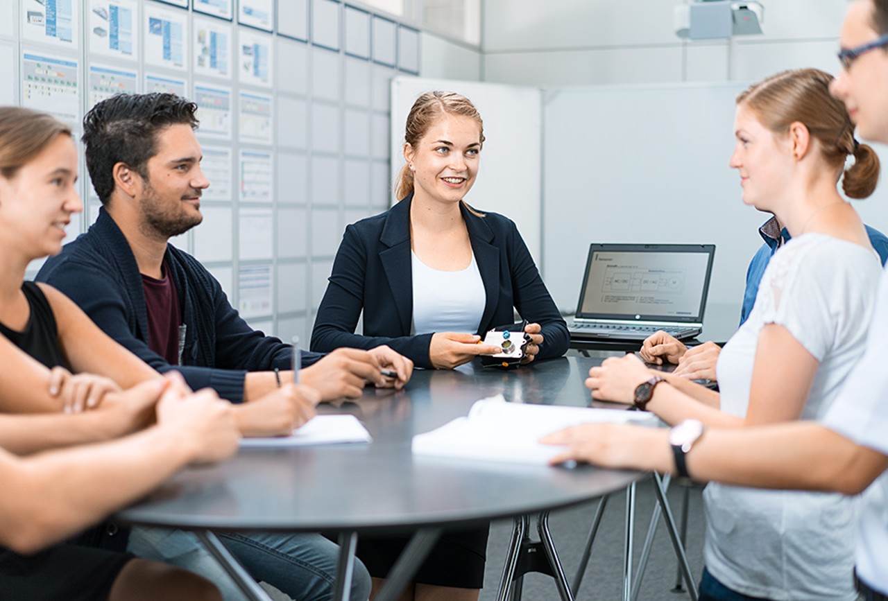 liebherr-careers-pupils-dual-studies-elektrotechnik-informationstechnik-team