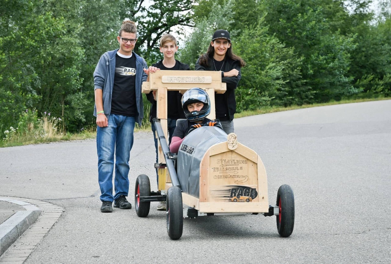 liebherr-liebherr-race-team-Upcyclers