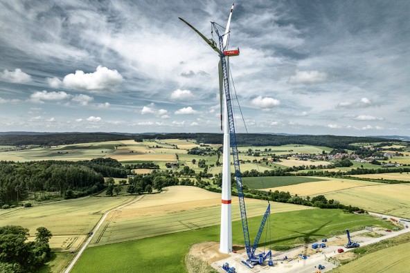 liebherr annual report 2021 crane wind