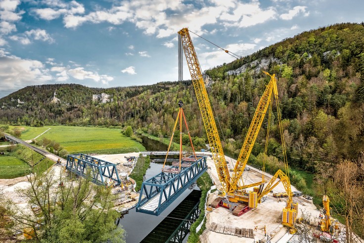 リープヘル　LIEBHERR 大型カレンダー　2024 モデルトラックファクトリー