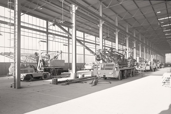 liebherr-ehingen-production-site-mobile-cranes-hist