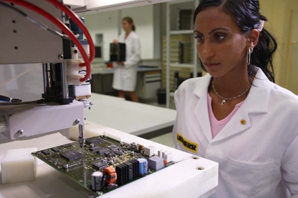 liebherr-automated-circuit-board-varnishing