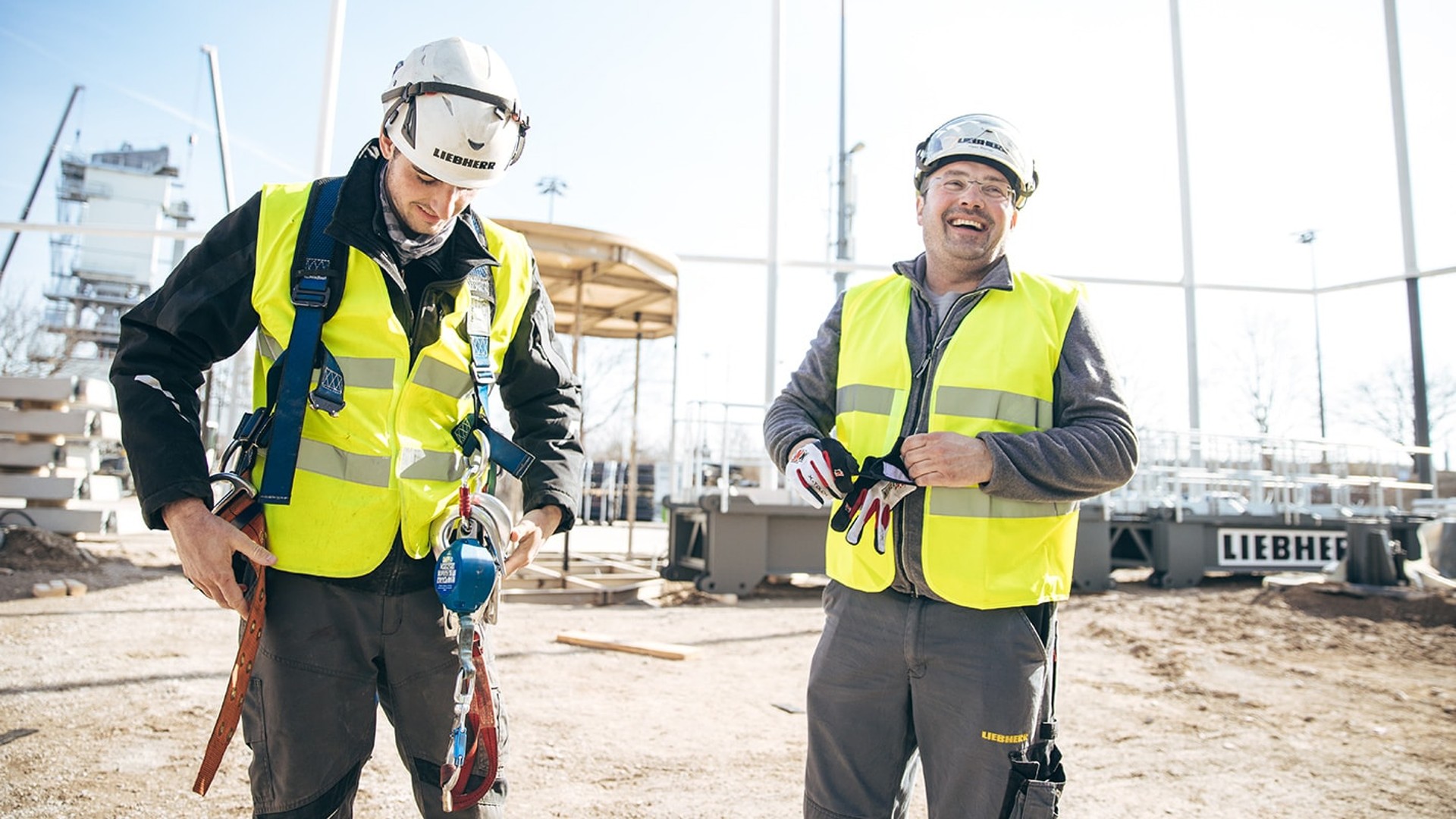 liebherr-bauma-magazine-vater-sohn-buehne