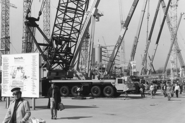 liebherr-stand-bauma-1980-article