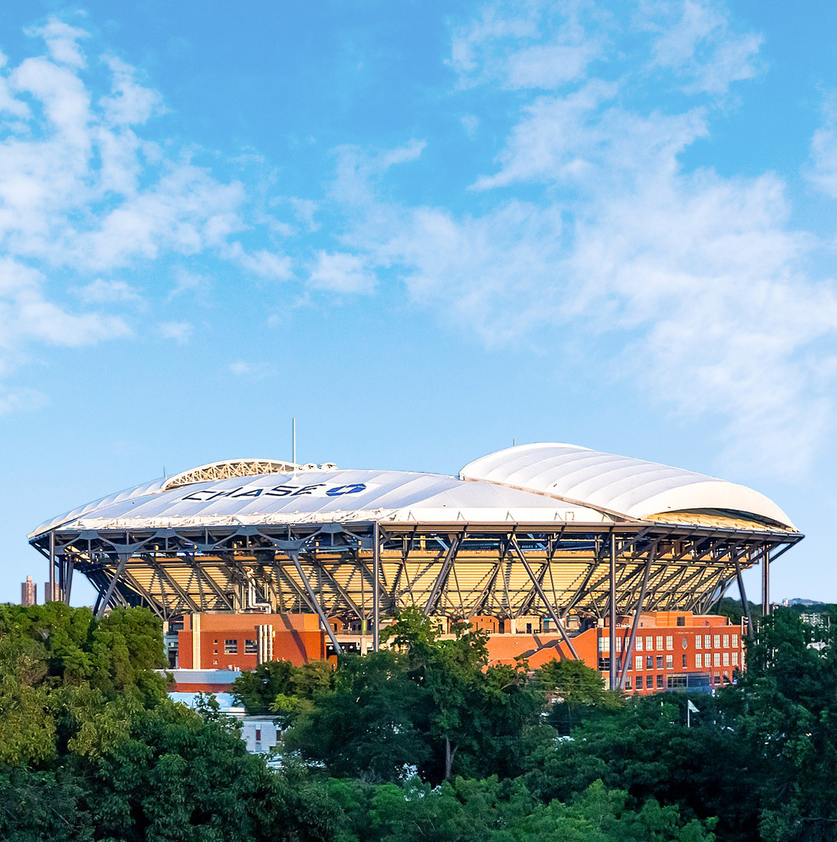 Hochformat_1192x1788px_Arthur_Ashe_Stadium_Neu_01