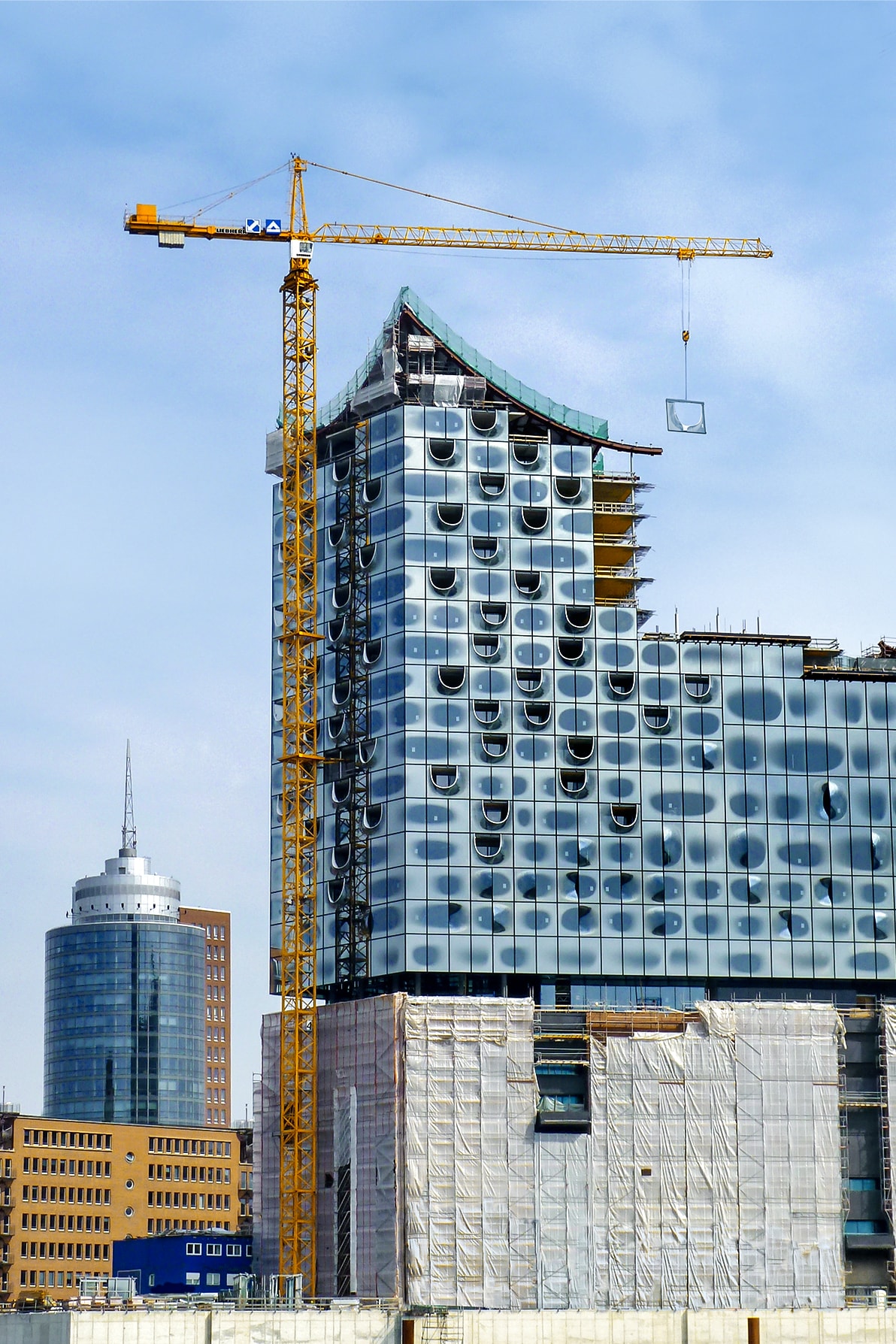 Hochformat_1192x1788px_Elbphilharmonie_Alt-min