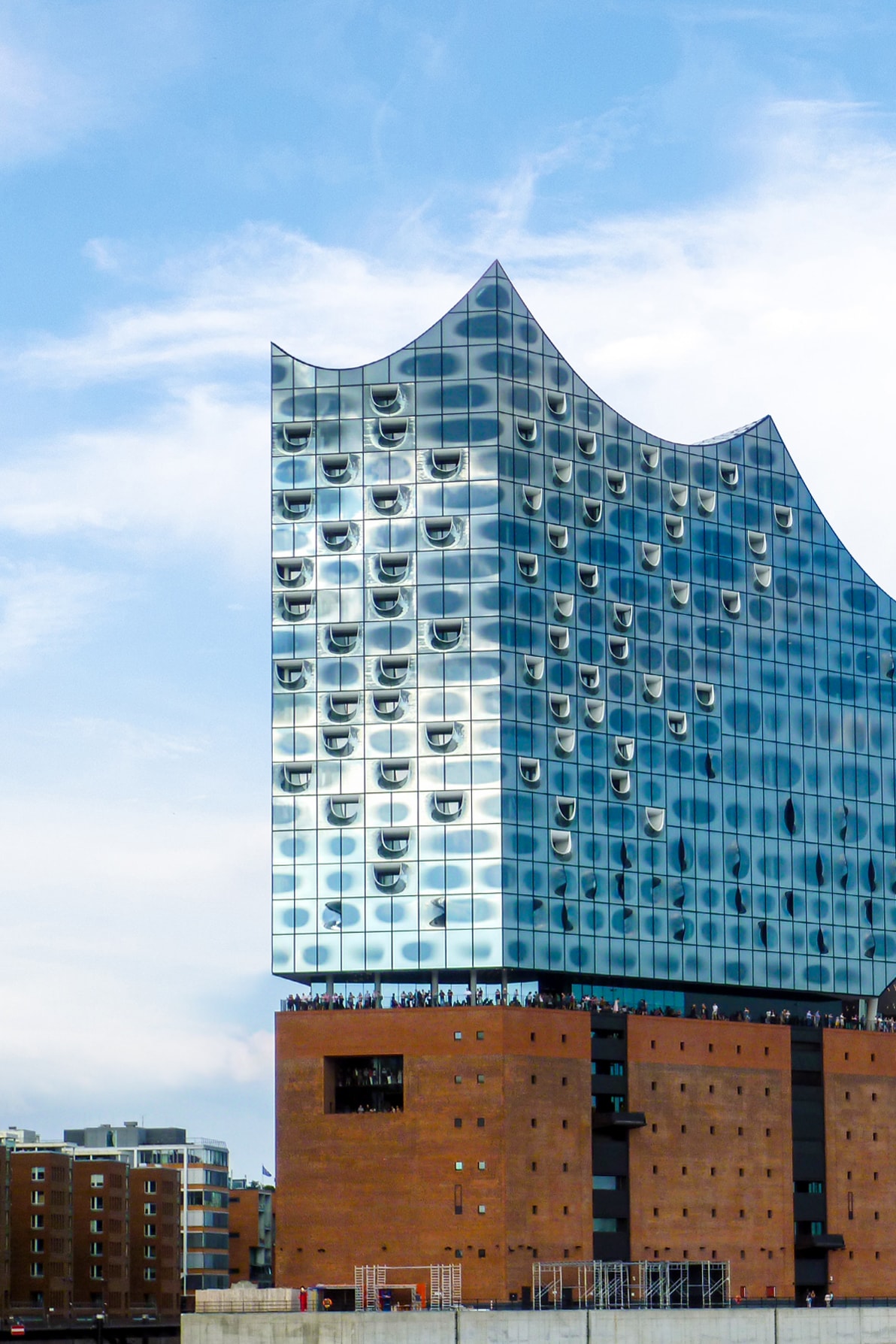 Hochformat_1192x1788px_Elbphilharmonie_Neu-min