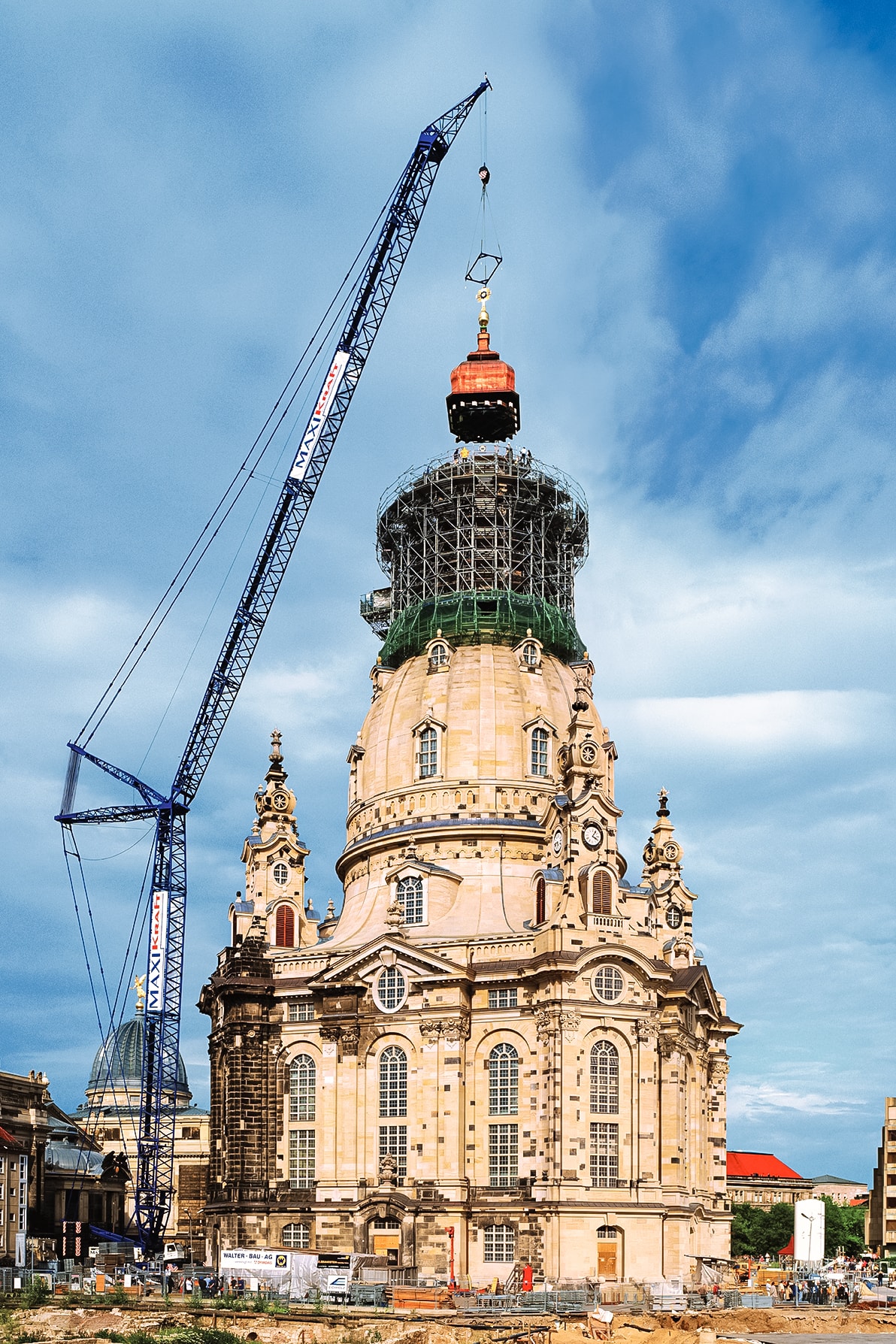 Hochformat_1192x1788px_Frauenkirche_Neu-min