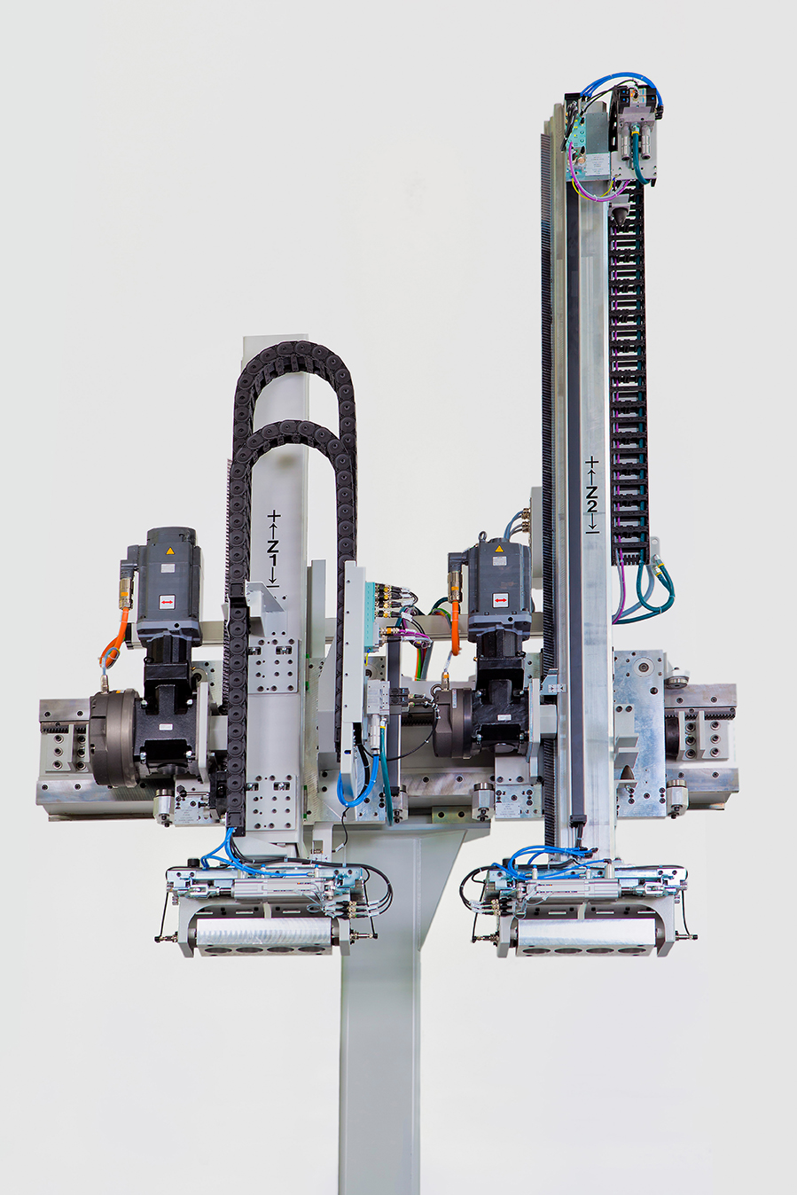 Telescopic Axis for Facilities with Low Ceilings