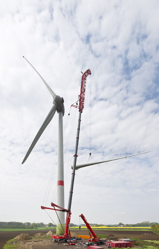 Liebherr LTM 11200-9.1 mobile crane installs Enercon E-101 wind