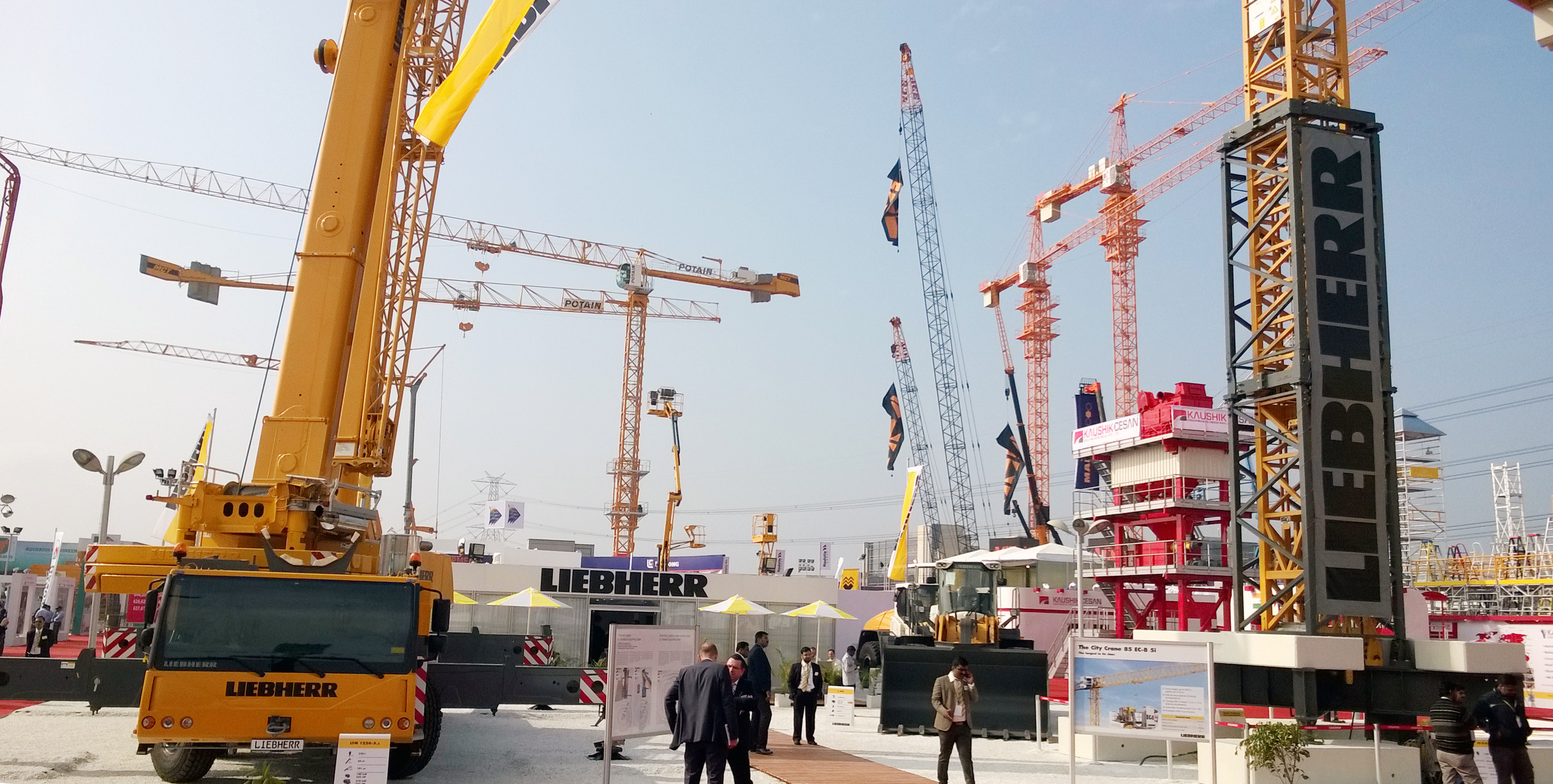 Construction industry of India signals optimistic mood at the opening of the bC India trade show in New Delhi