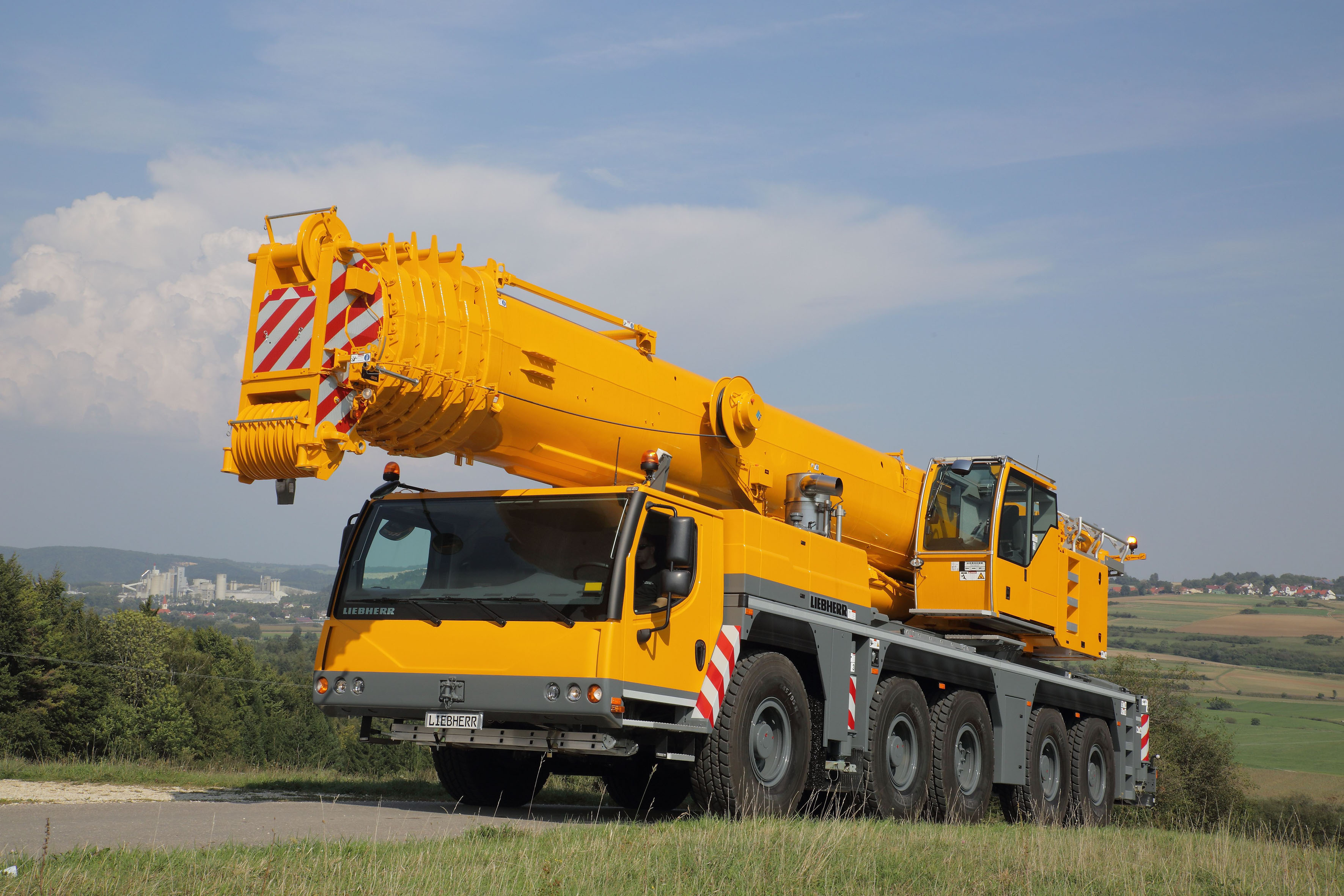 Liebherr presents the LTM 1220-5.2 five-axle mobile crane at bC India 2014