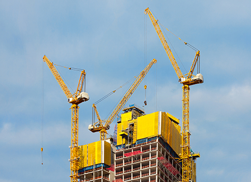 Liebherr-Krane aus Biberach bauen höchstes Gebäude von Vietnam