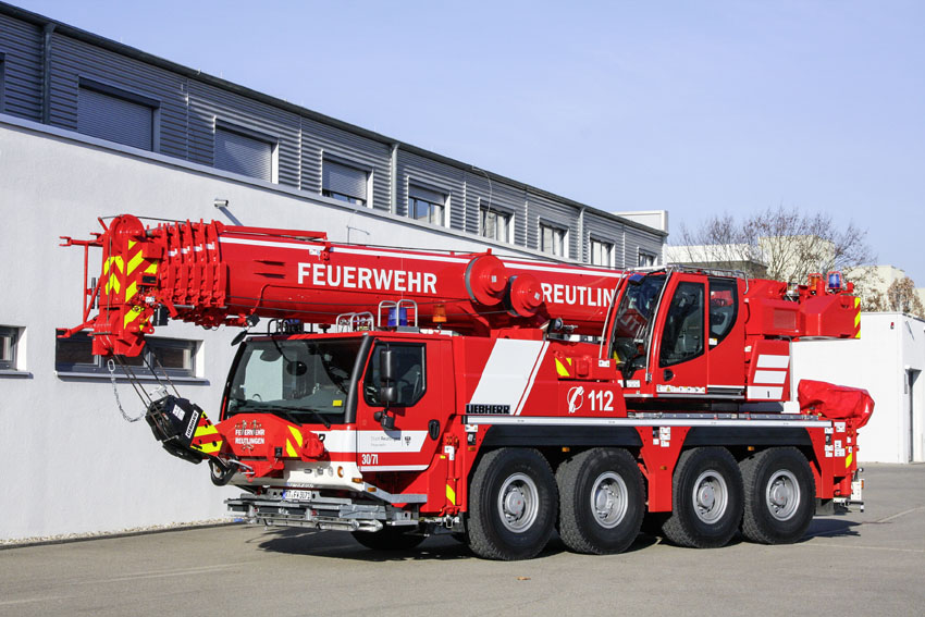 New fire brigade crane in Reutlingen – LTM 1070-4.2 from Liebherr convinces with VarioBase®