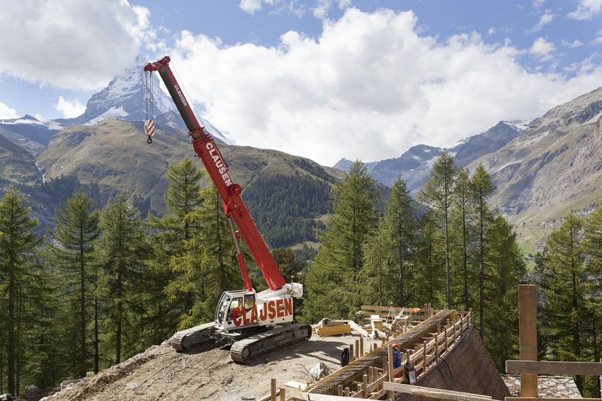 Liebherr LTR 1060 telescopic crawler crane proves its off-road credentials in high Alpine terrain