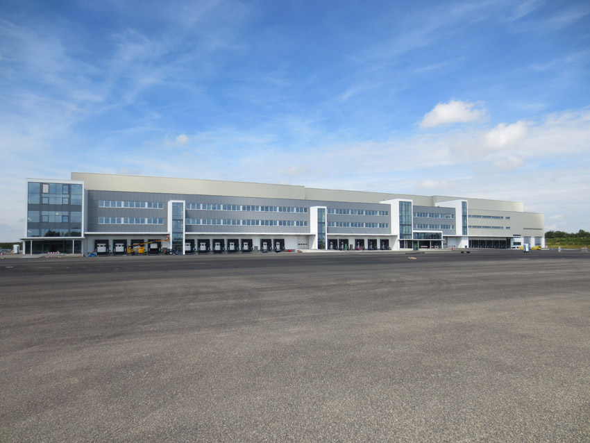 Nuevo centro logístico de repuestos para máquinas de construcción Liebherr en Oberopfingen (Kirchdorf an der Iller, Alemania)