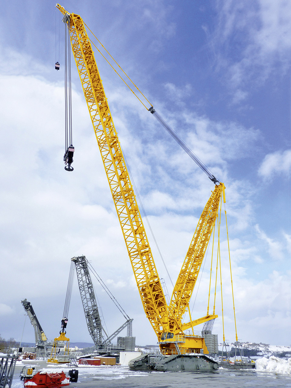 Liebherr brings the new 1,000 tonne (1,200 US-tons) LR 11000 Crawler Crane to Conexpo Con/Agg 2014