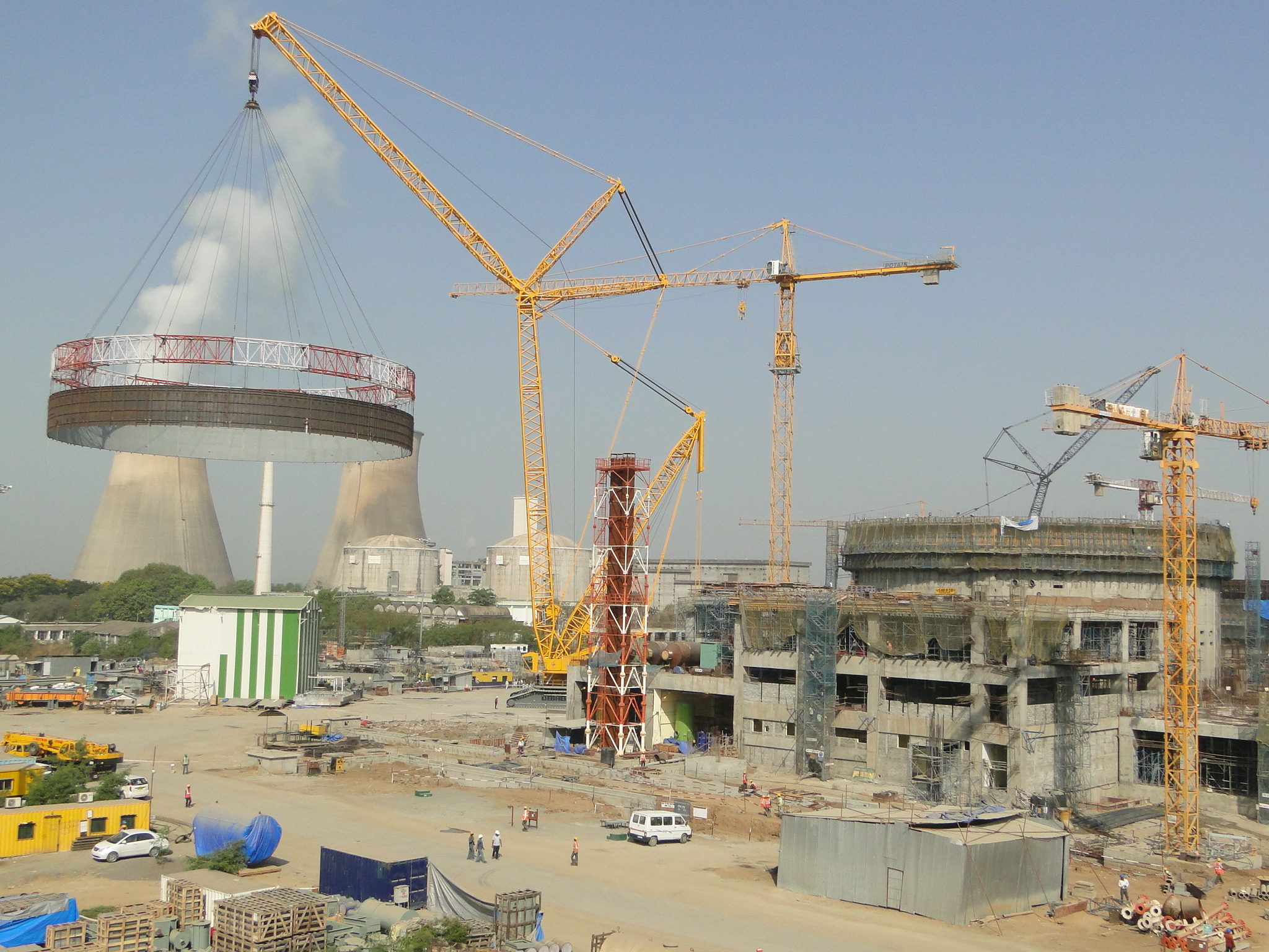 Liebherr LR 11350 crawler crane moves giant ring liner in India