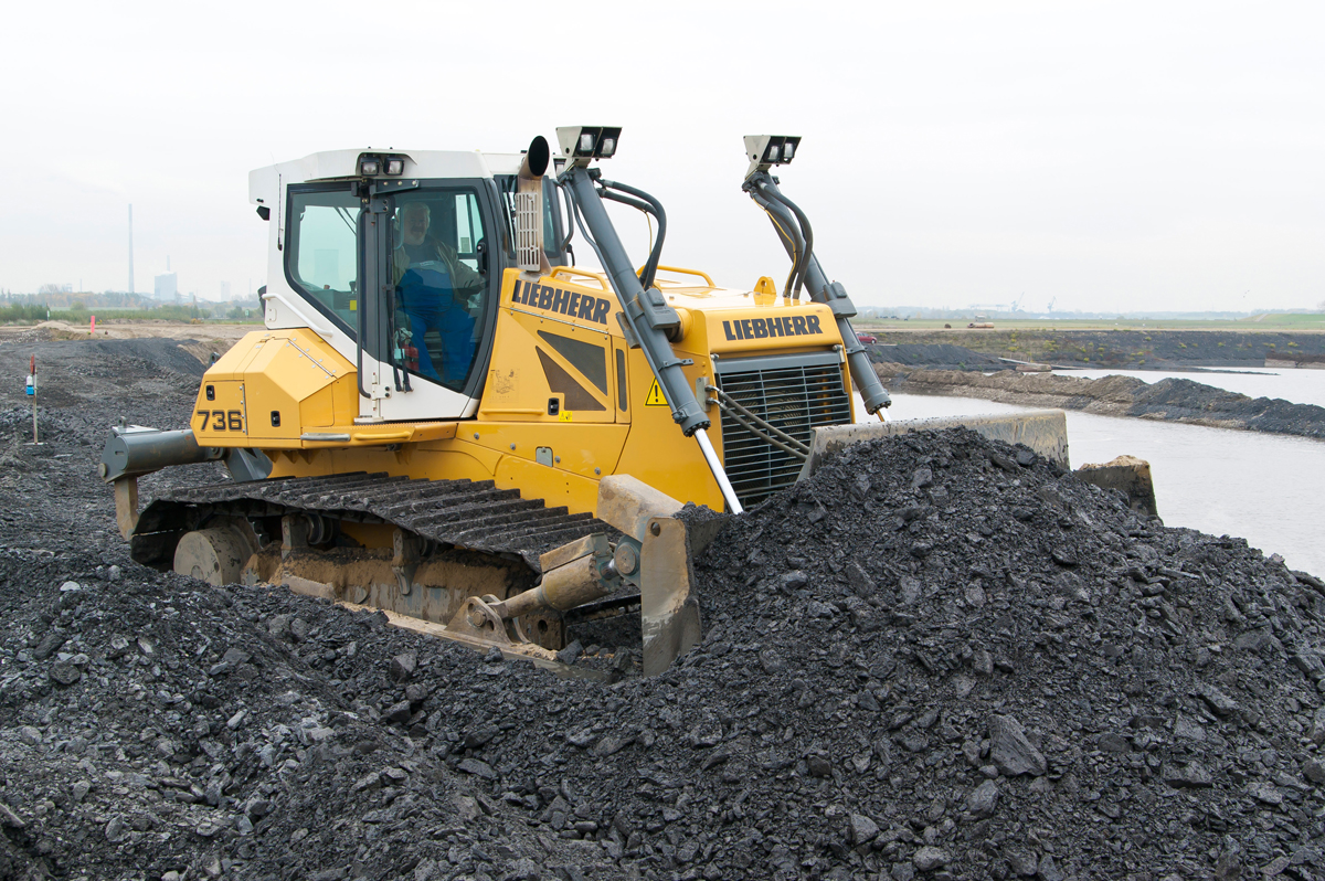 Liebherr PR 736 – first new Generation 6 crawler tractor