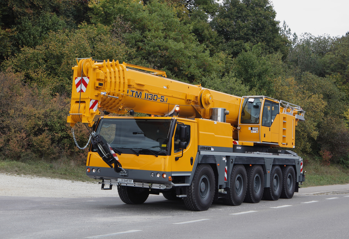 Improved safety for Mobile Cranes by Variable Supporting Base from Liebherr