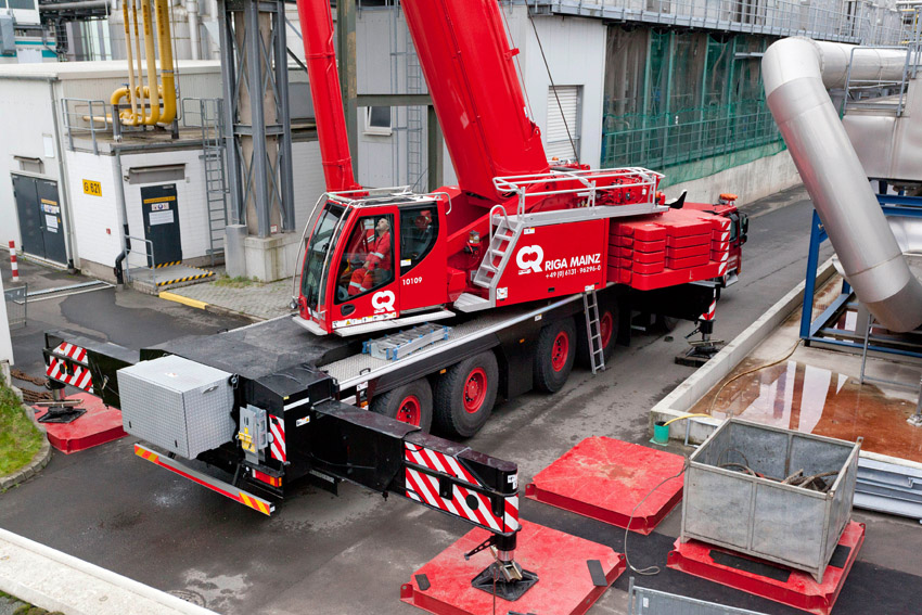Sécurité renforcée sur les chantiers des grues mobiles grâce à la base de calage made in Liebherr