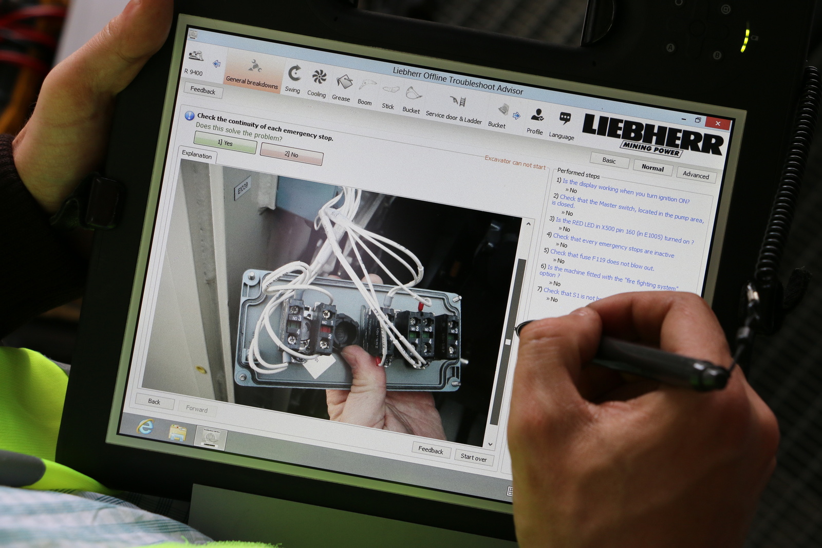 Liebherr Troubleshoot Advisor améliore l’efficacité de la maintenance