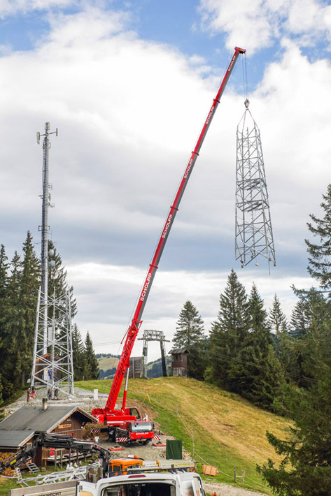 High alpine and limited space: job of a mobile crane LTM 1100-4.2 with VarioBase®