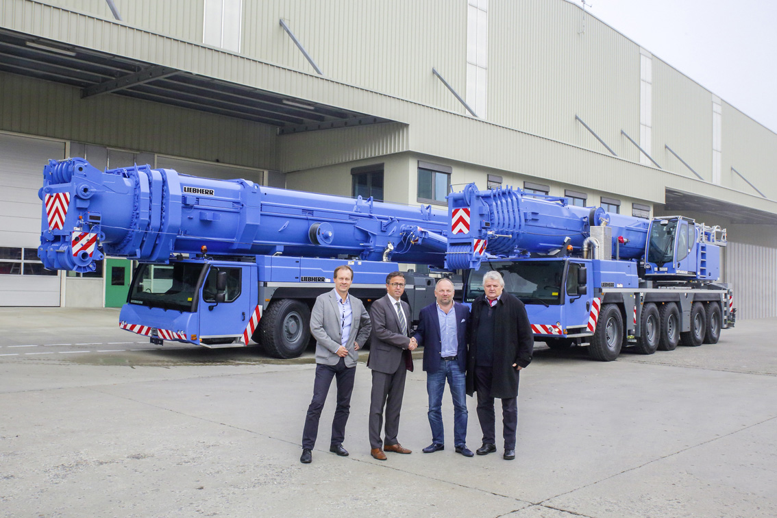 1,000-tonne load capacity for Hungary – Ács-Gép takes delivery of three new Liebherr mobile cranes