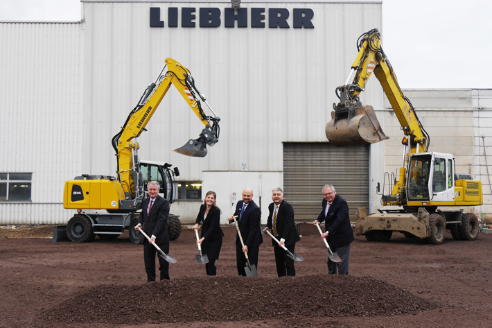 Liebherr beginnt mit Hallenanbau für die Aufbereitung von Komponenten in Ettlingen