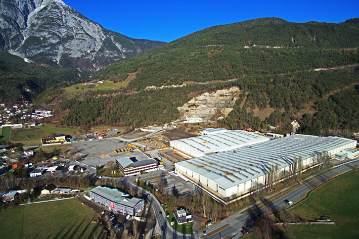 Liebherr manufactures crawler tractor in the 70 tonnes category