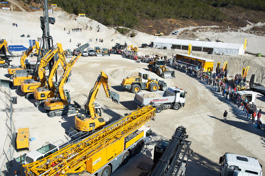 „Vielfalt erleben“ - Liebherr präsentiert aktuelle Baumaschinen auf der RoadShow 2015