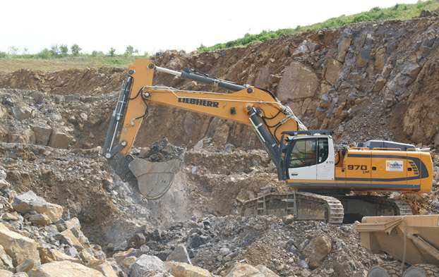 Recycling GmbH Lahnau deploys Liebherr R 970 SME Crawler Excavators not just for Loading Tasks