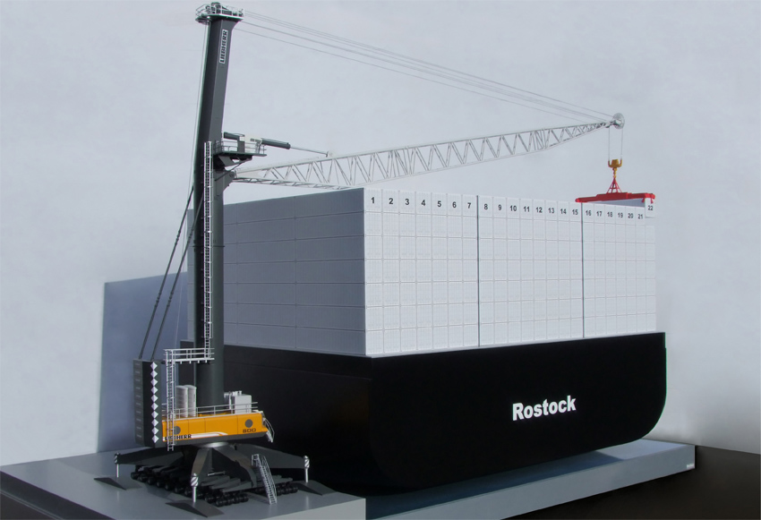 Una gigantesca grúa móvil portuaria, la LHM 800, trabajará pronto para Montecon