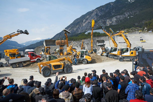 Erfolgreicher Auftakt der Liebherr-RoadShow 2015 in Roppen