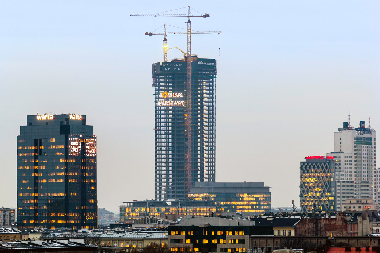 Grúas torre de Liebherr para el edificio más alto de Polonia