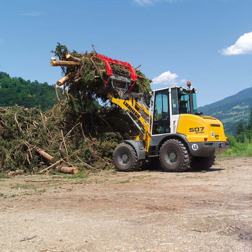 Liebherr wheel loaders at Ligna 2015: Customised solutions for the timber industry
