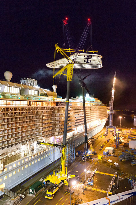 Tense night job for Gertzen – Liebherr mobile cranes fit out luxury liner at Papenburger Meyer shipyard