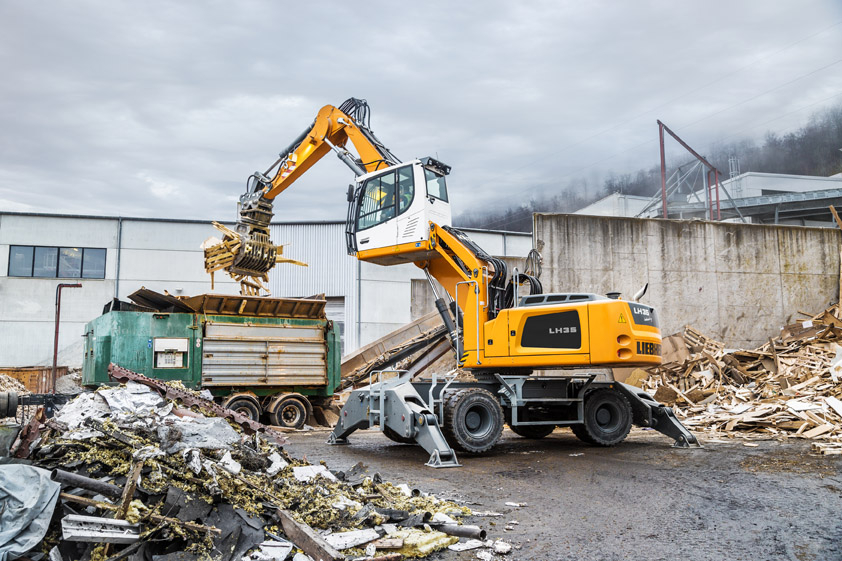 Liebherr-RoadShow 2015: Vielfältige Maschinenkonfigurationen im praktischen Einsatz