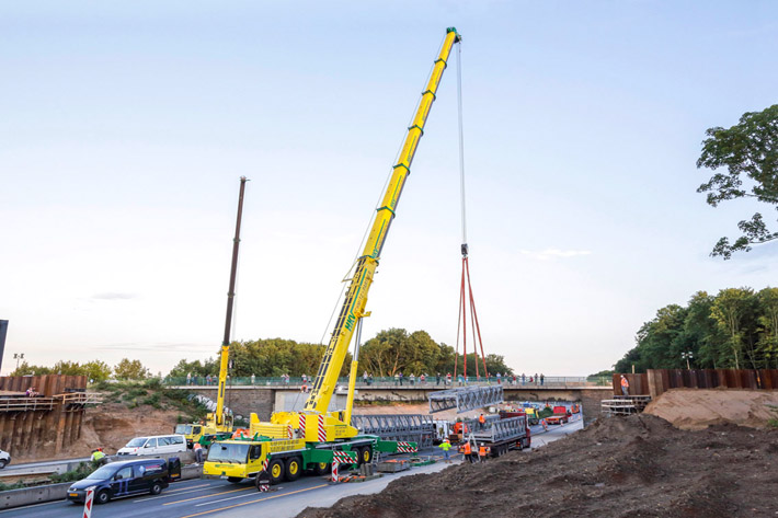 Bridge erection with mobile crane LTM 1300-6.2