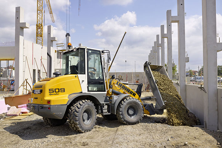 Wendig, vielseitig und kraftvoll – kompakte Radlader und Hydraulikbagger von Liebherr auf der NordBau 2015