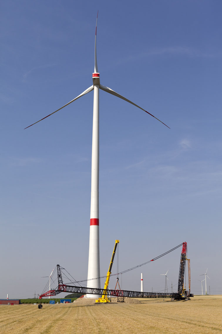 LTR 1220 acts as counterweight for a Liebherr LR 1600/2 crawler crane